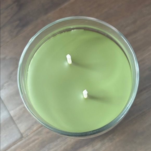 Yankee Candle Mistletoe,berries,pine boughs,holly,clove,2 wick,woody fragrance - Picture 2 of 7